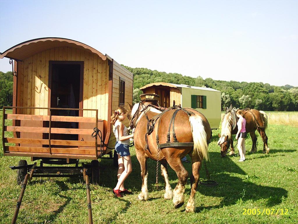 Che'Val D'Amour Bed & Breakfast Ecleux Exterior foto